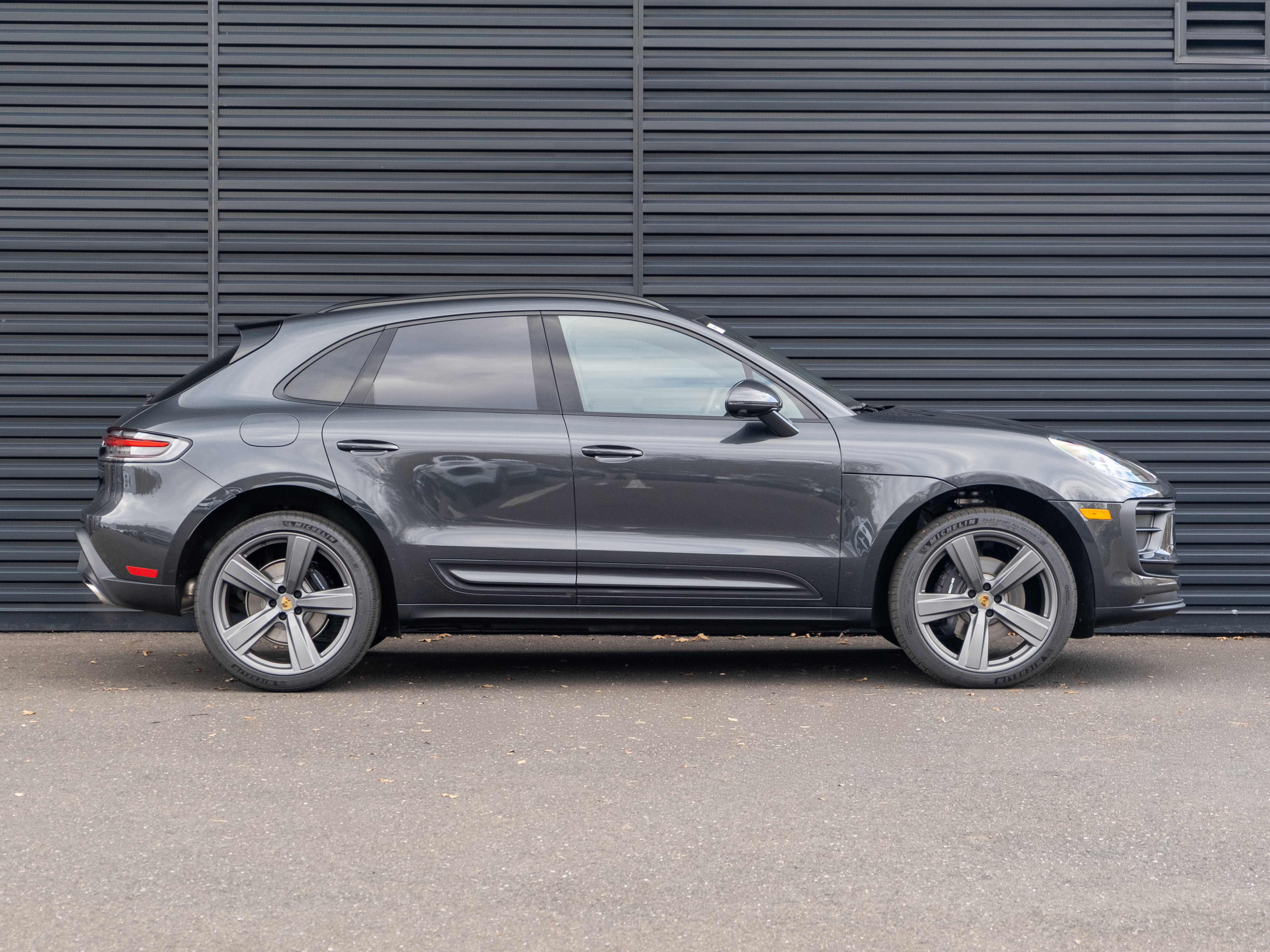 Certified 2026 Porsche Macan AWD/4WD image 9