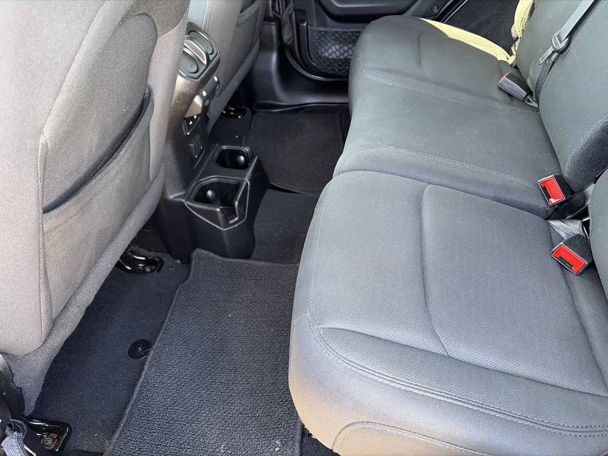 Used 2019 Jeep Wrangler Unlimited Sahara AWD/4WD image 14