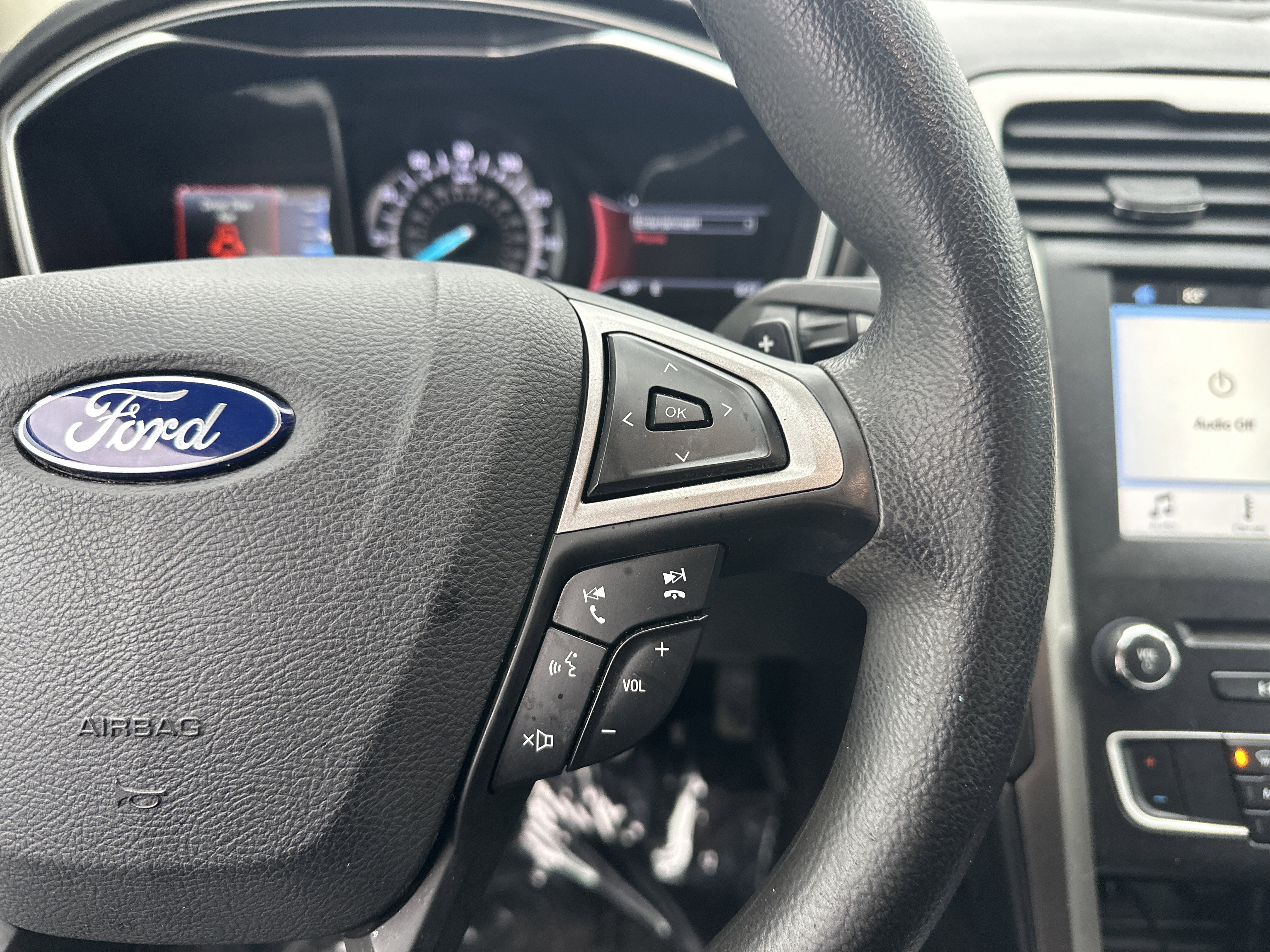 Used 2017 Ford Fusion SE w/ Fusion SE Technology Package image 20