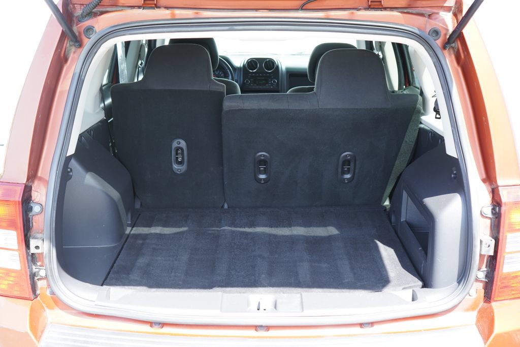 Used 2012 Jeep Patriot Latitude FWD image 9