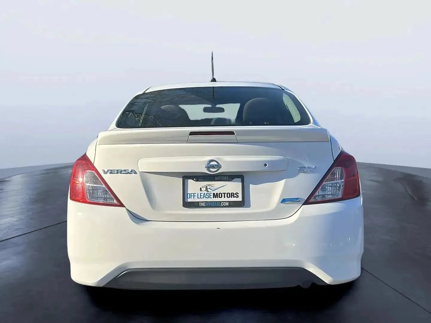Used 2016 Nissan Versa SV FWD image 4