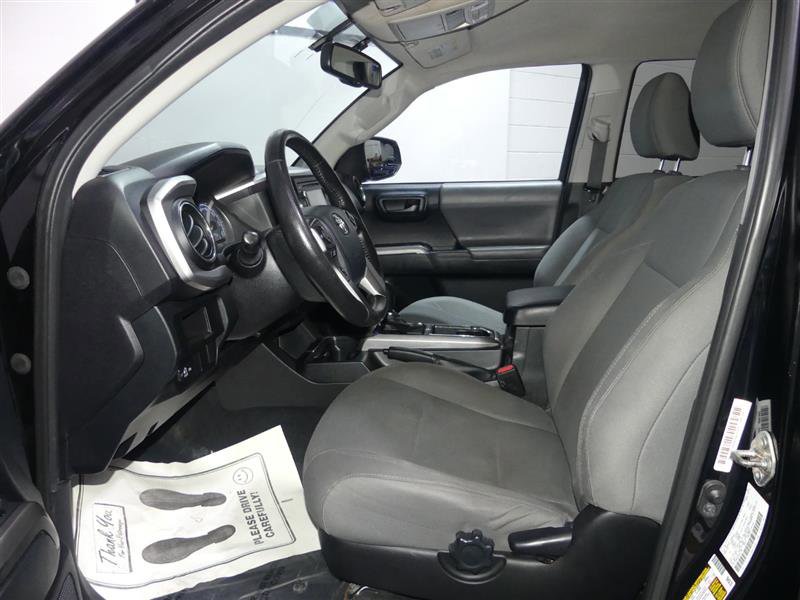 Used 2016 Toyota Tacoma SR5 w/ SR5 Appearance Package (SN) image 19