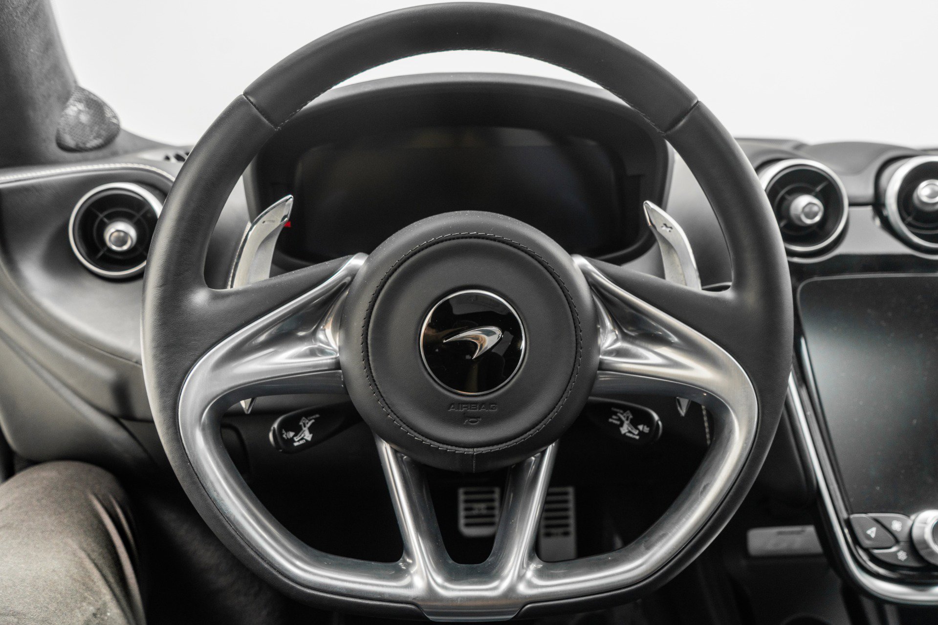 Used 2022 McLaren GT image 13