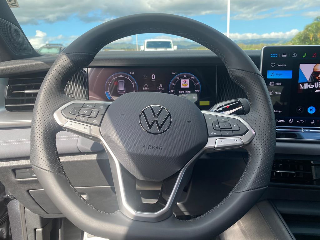 New 2026 Volkswagen Tiguan SE R-Line FWD image 32