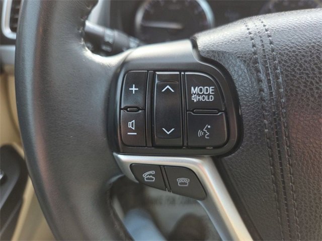 Used 2016 Toyota Highlander LE image 24