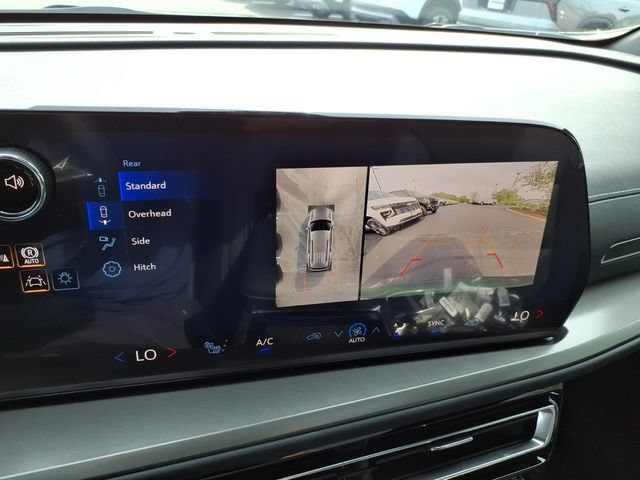 New 2027 Chevrolet Traverse LT w/ Sun and Wheel Package FWD image 14