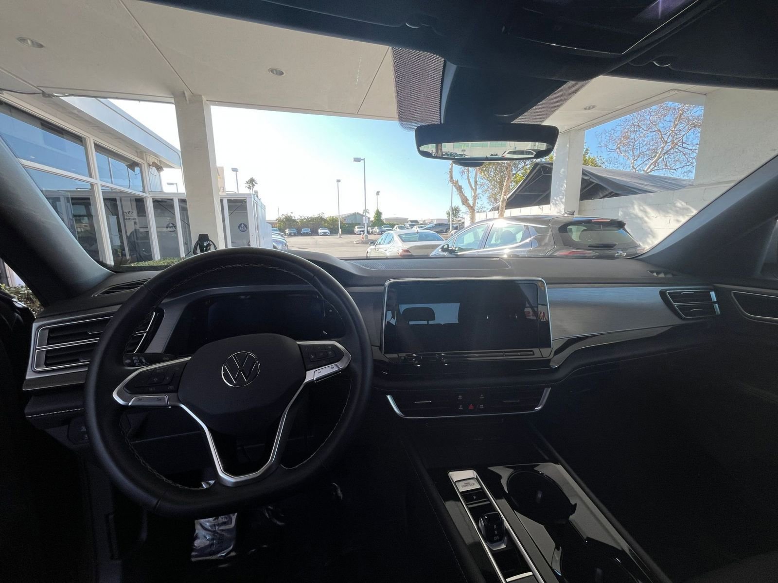 Used 2025 Volkswagen Atlas Cross Sport SE image 33