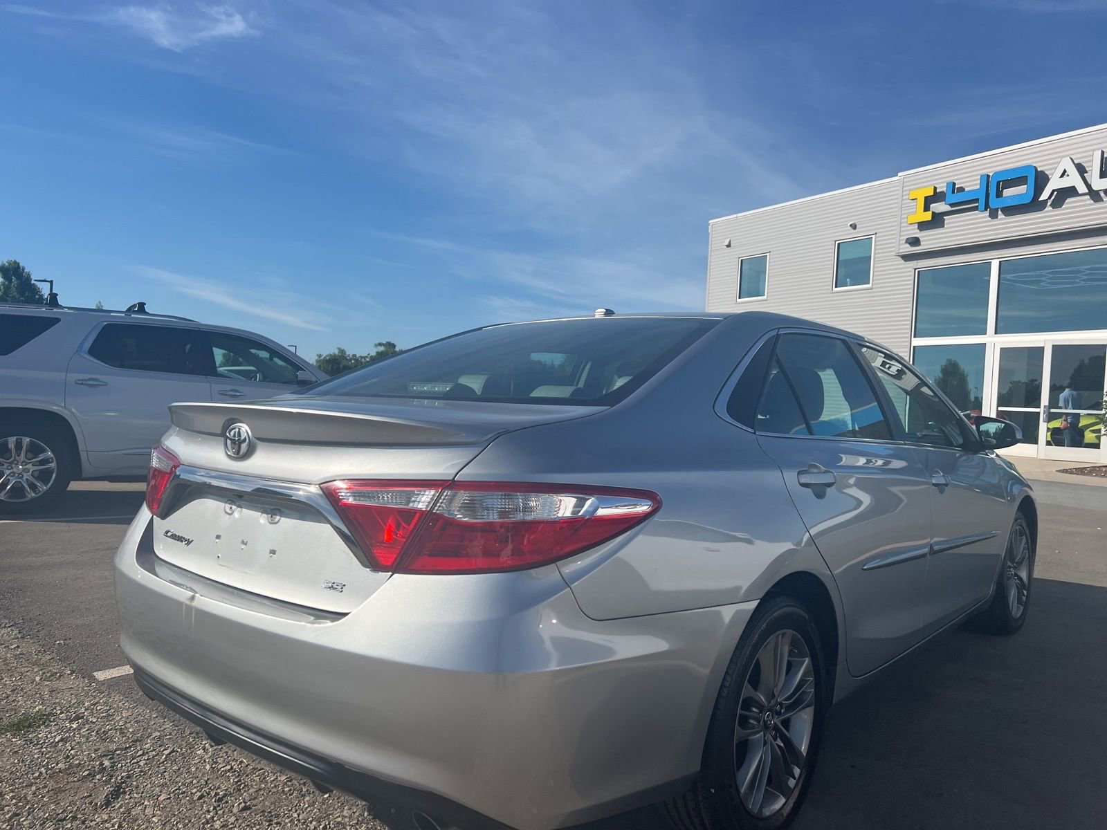 Used 2016 Toyota Camry SE w/ Moonroof Package image 10