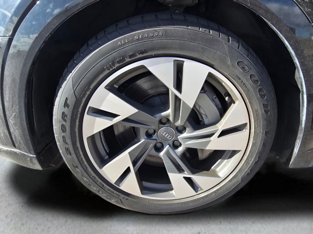 Used 2020 Audi e-tron Premium Plus image 9