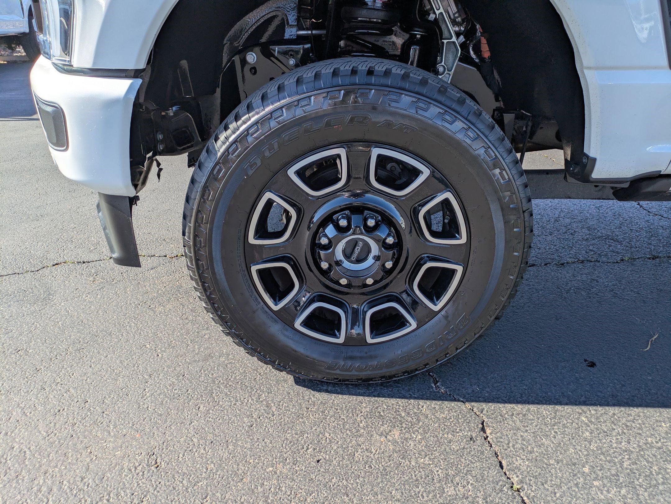 Used 2025 Ford F350 Platinum w/ FX4 Off-Road Package image 12