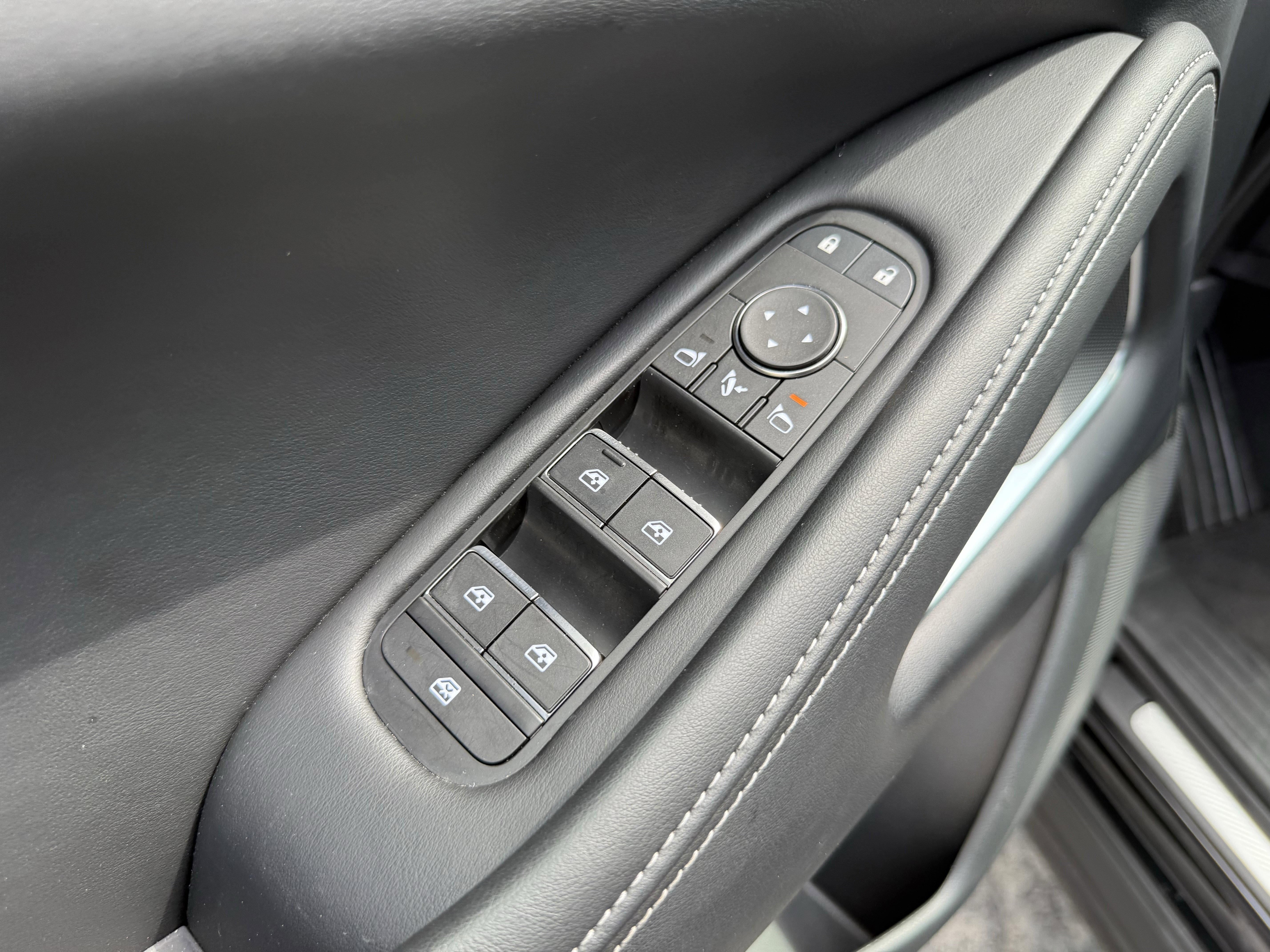 Certified 2025 INFINITI QX60 Luxe image 11