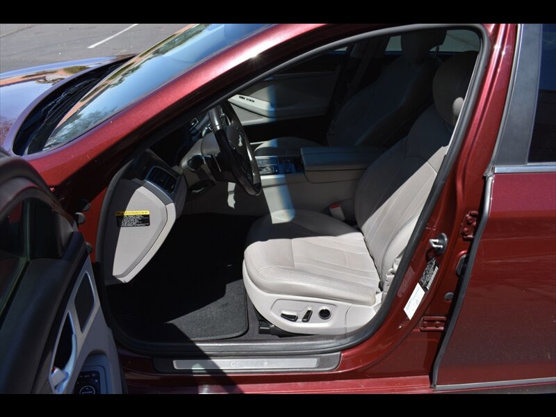 Used 2015 Hyundai Genesis 3.8 RWD image 15