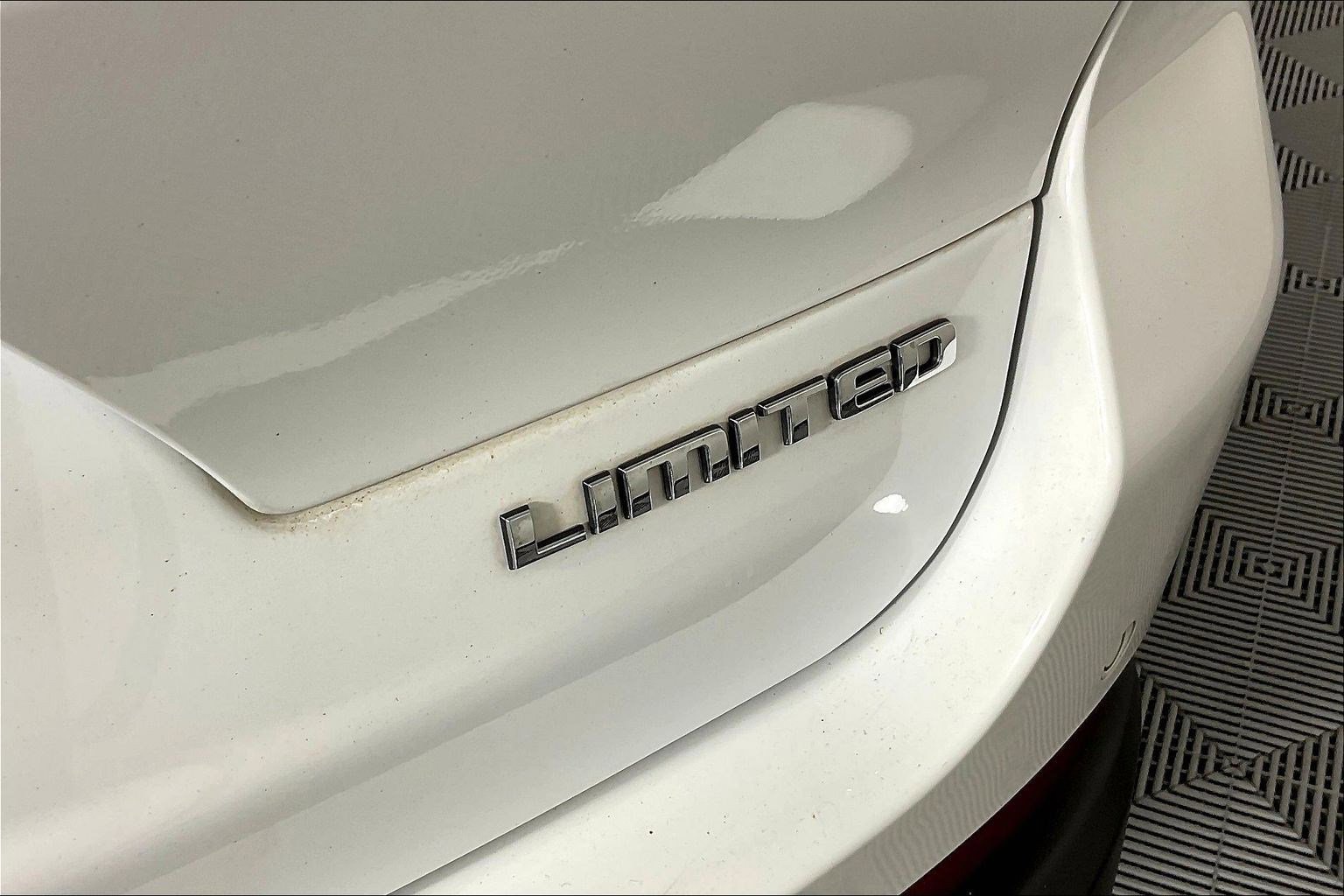 Used 2023 Jeep Grand Cherokee L Limited AWD/4WD image 24