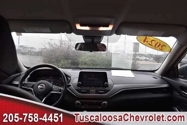Used 2024 Nissan Altima 2.5 SR FWD image 3