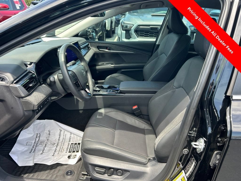 Used 2026 Toyota Camry XLE FWD image 2