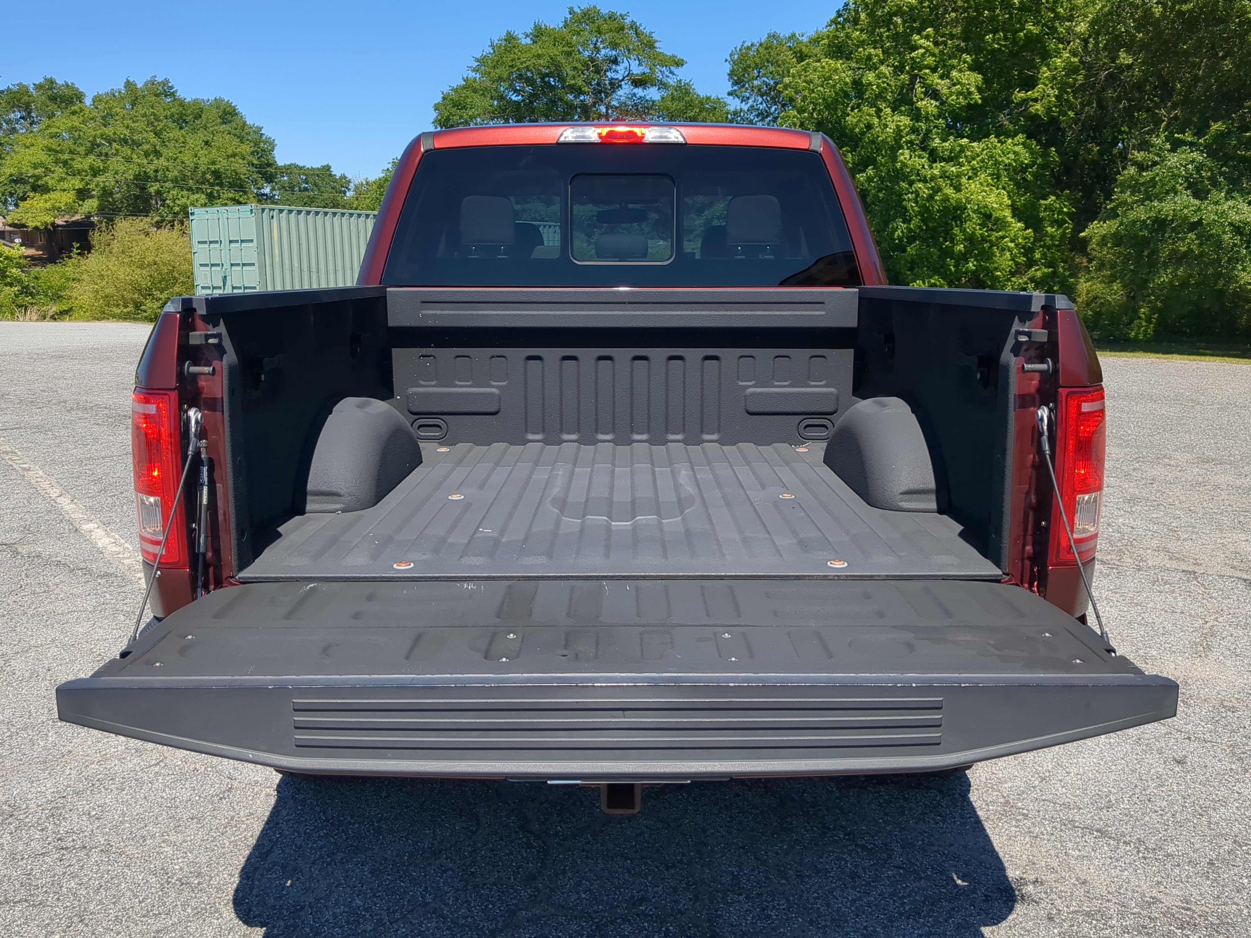 Used 2015 Ford F150 XLT w/ Equipment Group 302A Luxury AWD/4WD image 11