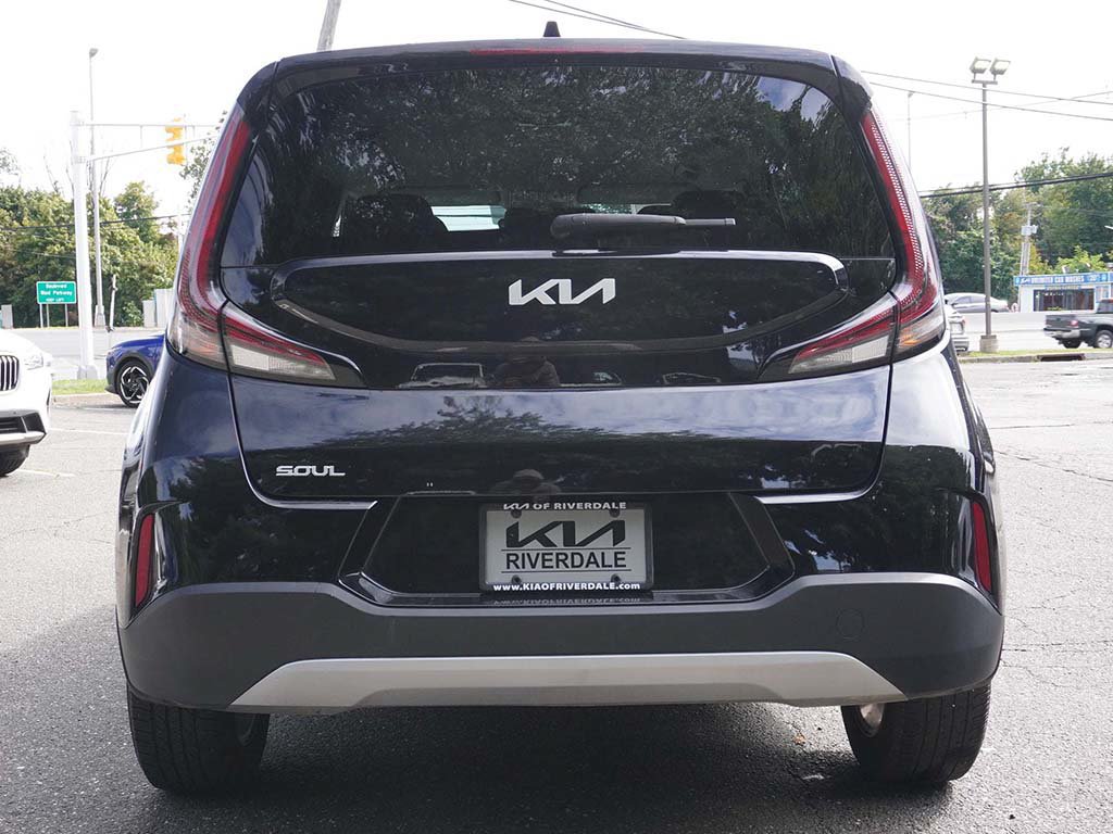 Used 2024 Kia Soul LX w/ Option Group 015 FWD image 11