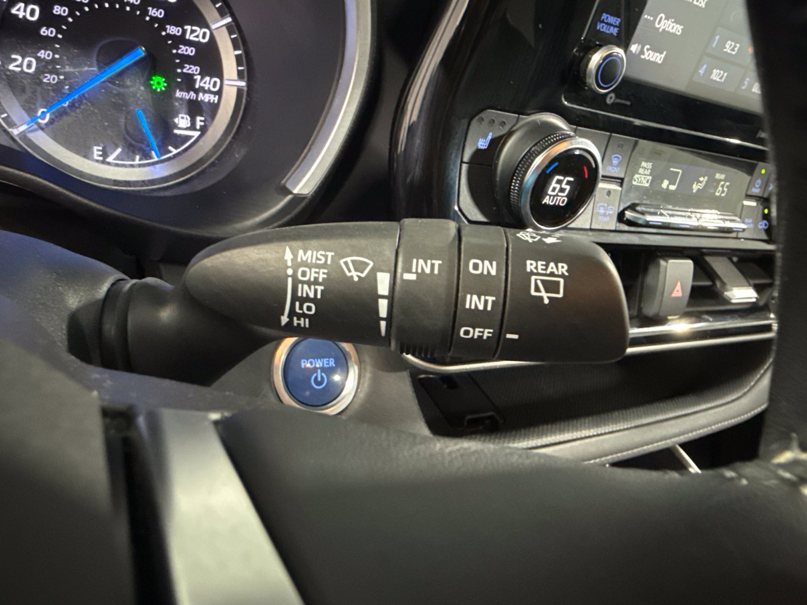 Used 2020 Toyota Highlander XLE AWD/4WD image 46