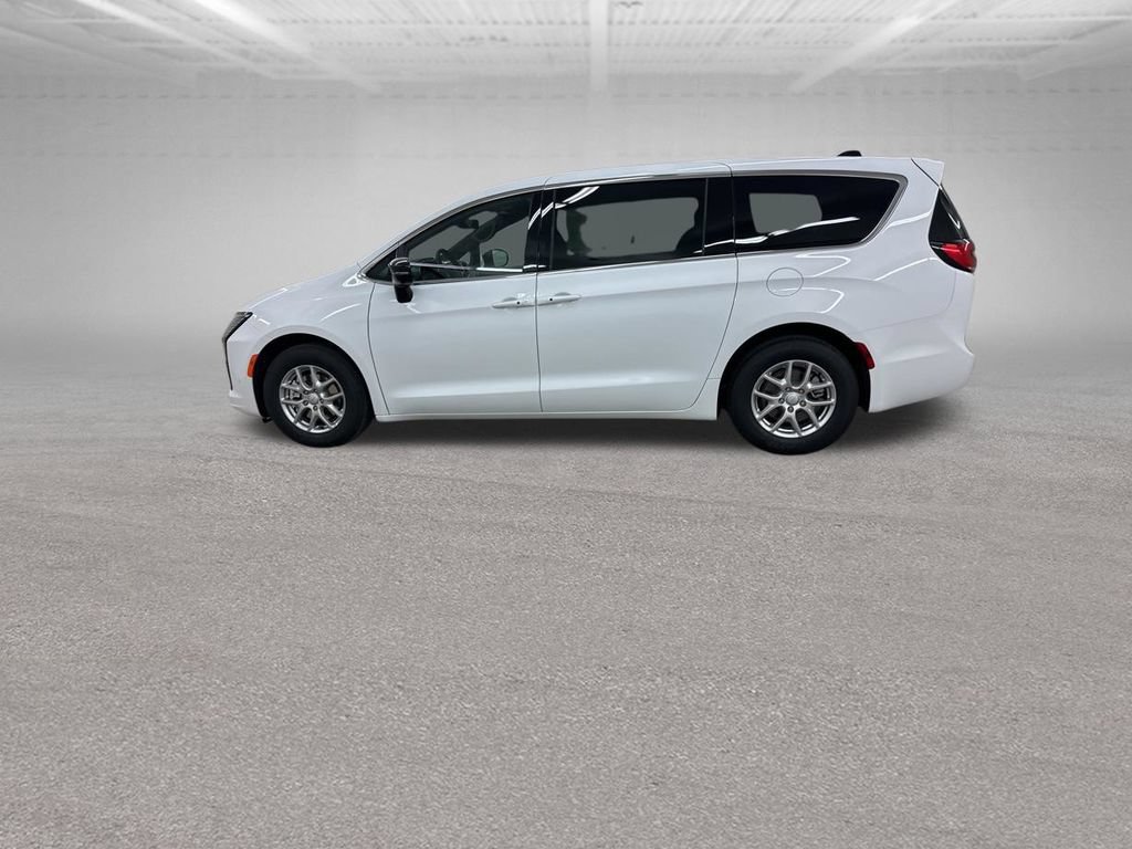 New 2027 Chrysler Pacifica Select FWD image 7
