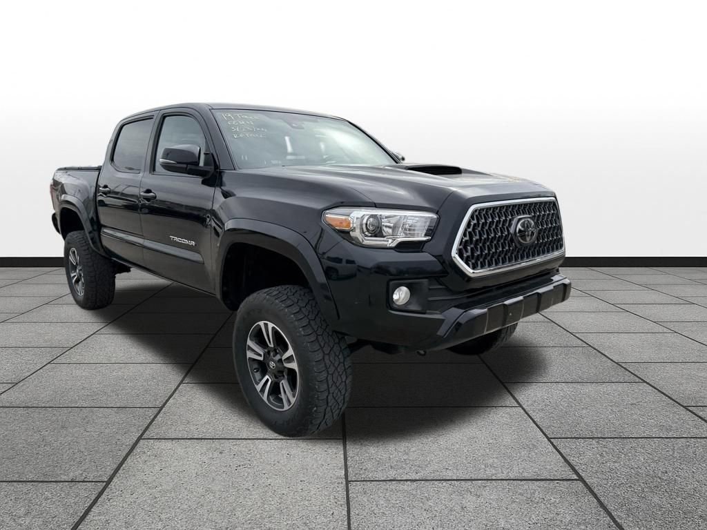 Used 2019 Toyota Tacoma TRD Sport image 3