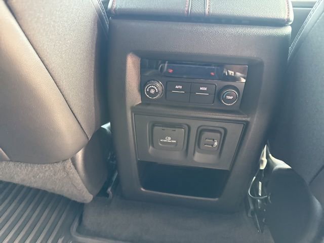 Used 2023 Chevrolet Traverse RS FWD image 17