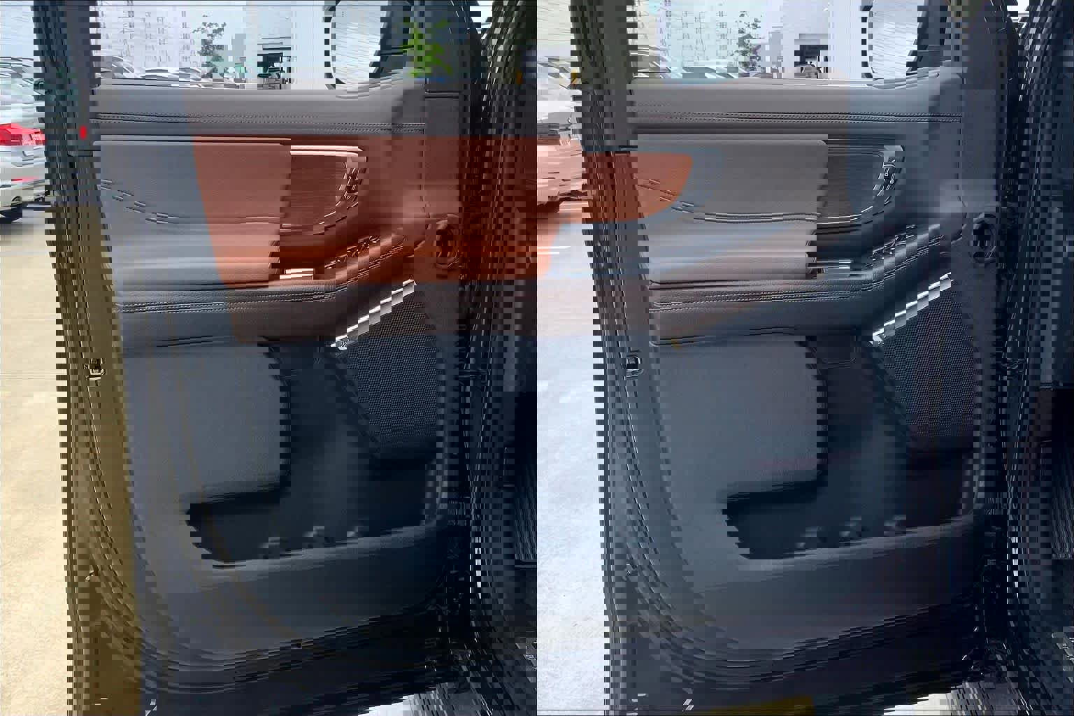 Used 2025 Ford Expedition King Ranch image 25