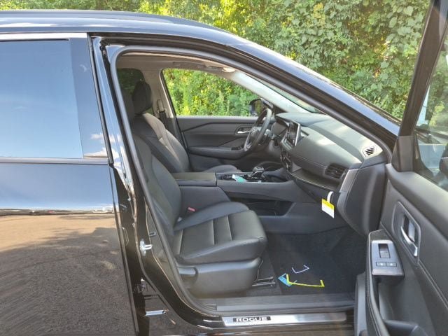 New 2026 Nissan Rogue Dark Armor AWD/4WD image 12