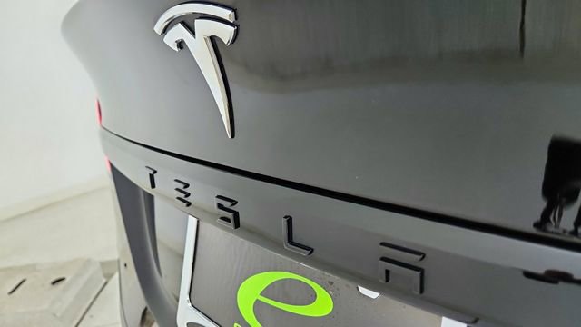 Used 2022 Tesla Model X image 16