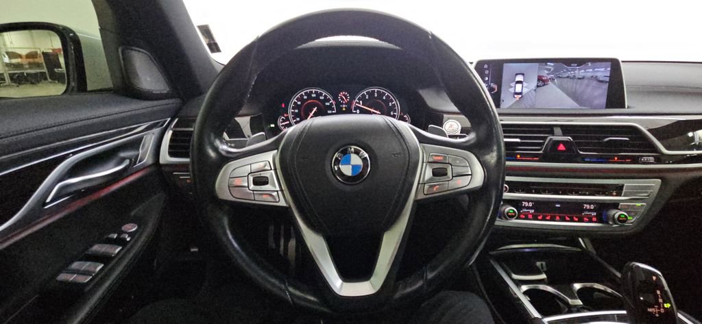 Used 2017 BMW 750i xDrive image 26
