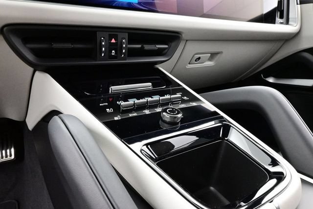 New 2026 Porsche Cayenne GTS AWD/4WD image 11