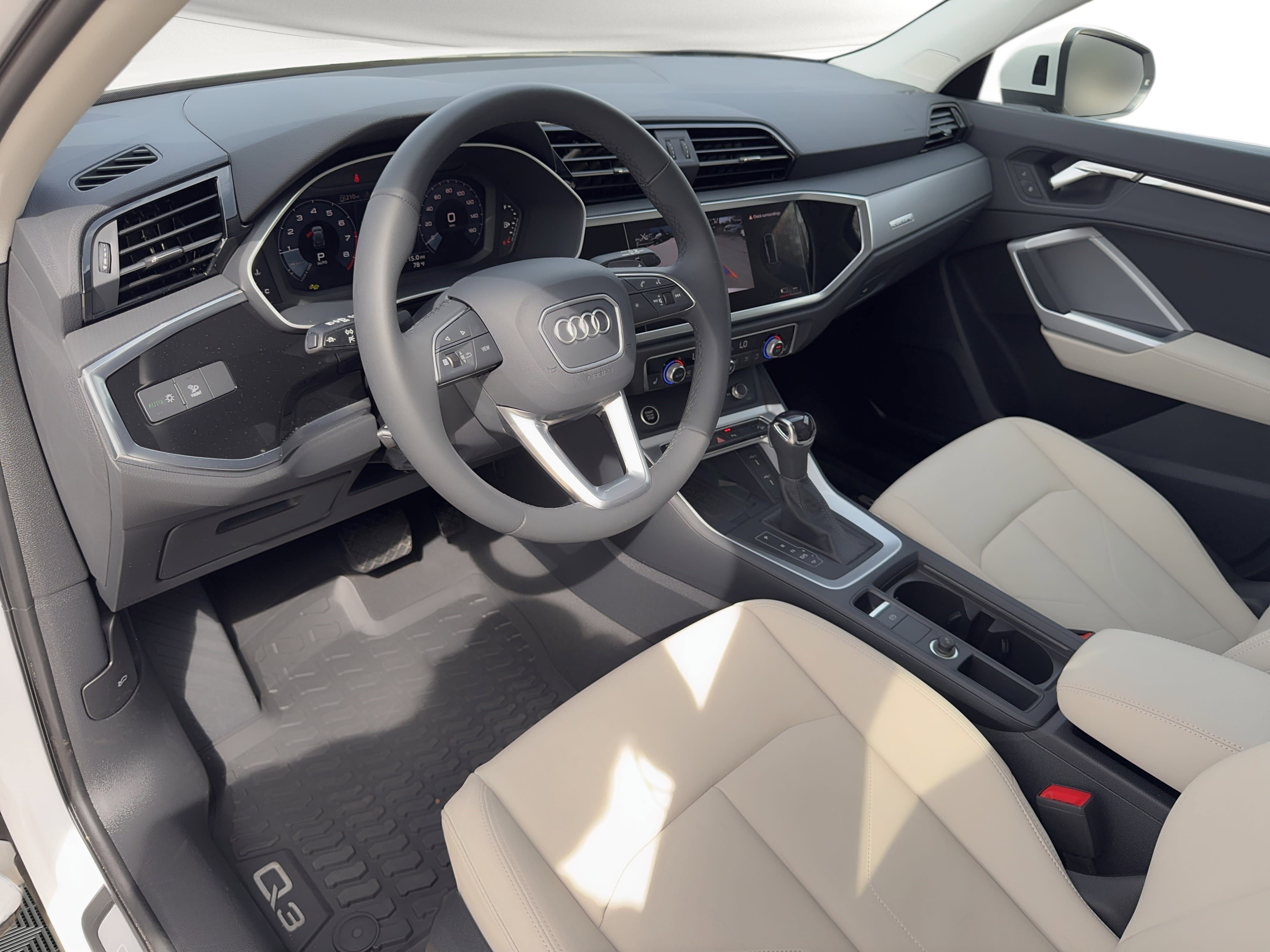 Used 2025 Audi Q3 2.0T Premium w/ Convenience Package AWD/4WD image 4