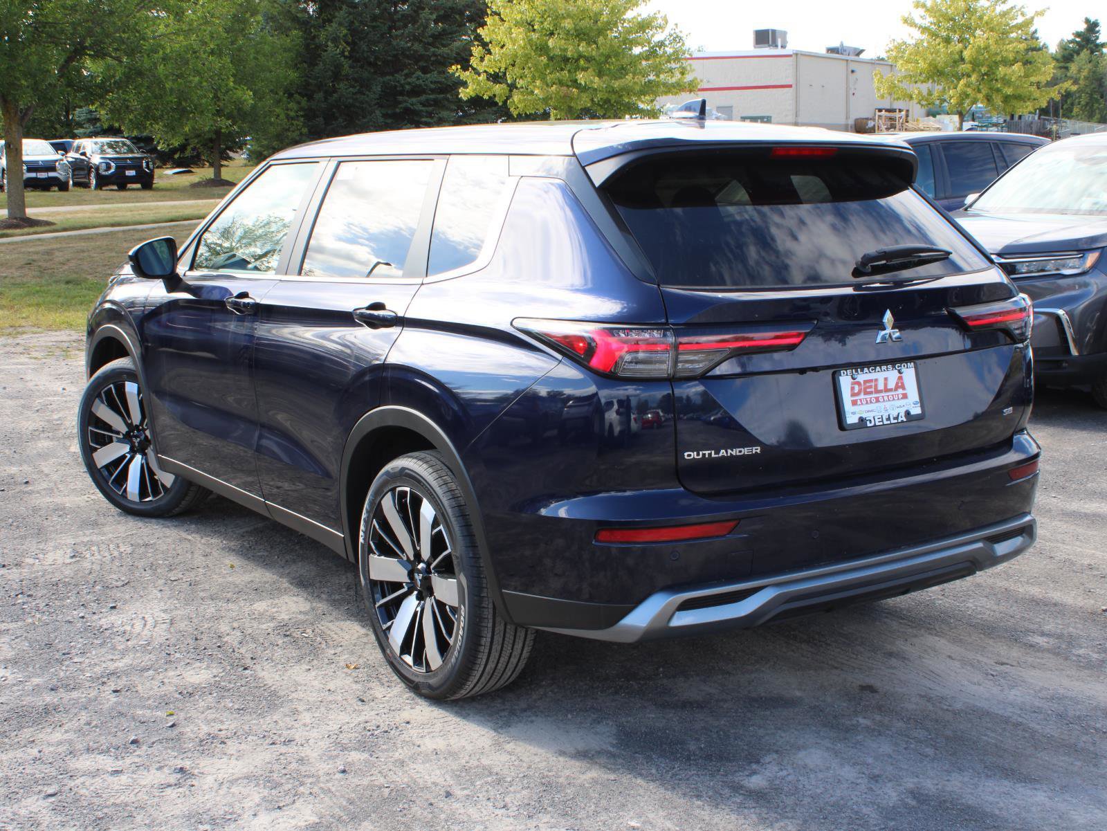 New 2025 Mitsubishi Outlander SE image 6