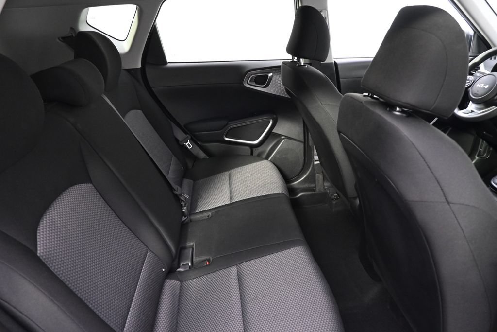 Used 2025 Kia Soul LX w/ LX Technology Package FWD image 18