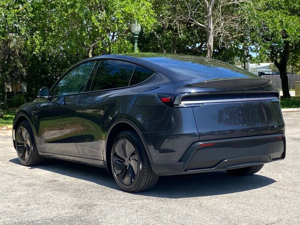 Used 2026 Tesla Model Y Long Range image 6