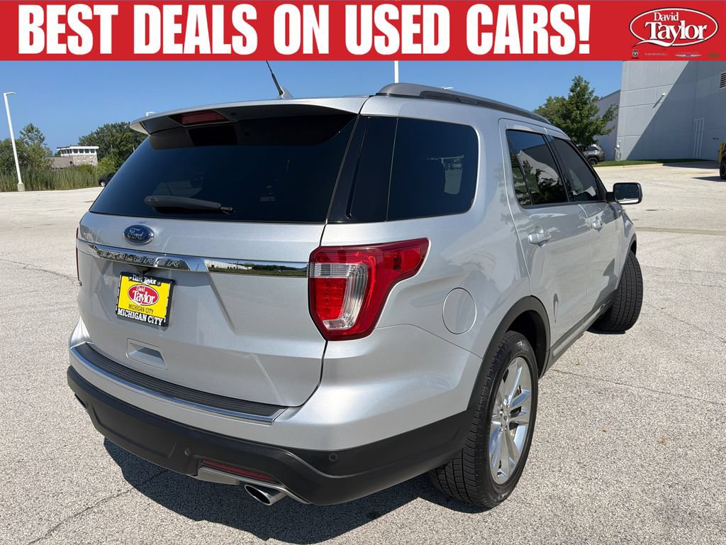 Used 2018 Ford Explorer XLT w/ Equipment Group 202A FWD image 3