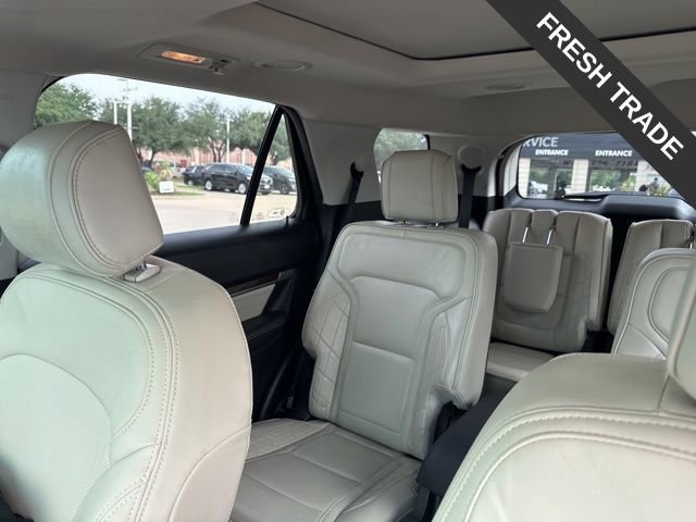 Used 2017 Ford Explorer Platinum AWD/4WD image 4