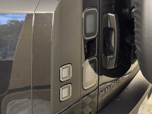 New 2026 Land Rover Defender 110 X-Dynamic SE AWD/4WD image 13
