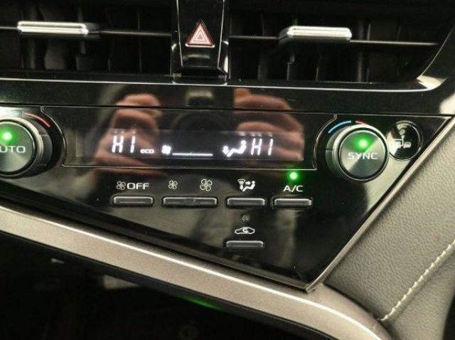 Used 2021 Toyota Camry XSE image 2