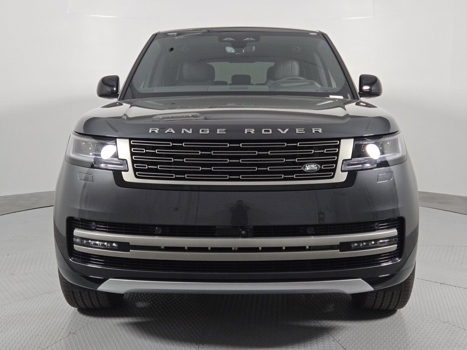New 2025 Land Rover Range Rover Long Wheelbase SE image 8