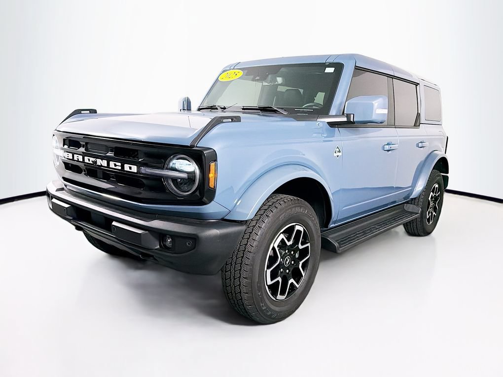 Used 2025 Ford Bronco Outer Banks AWD/4WD image 3