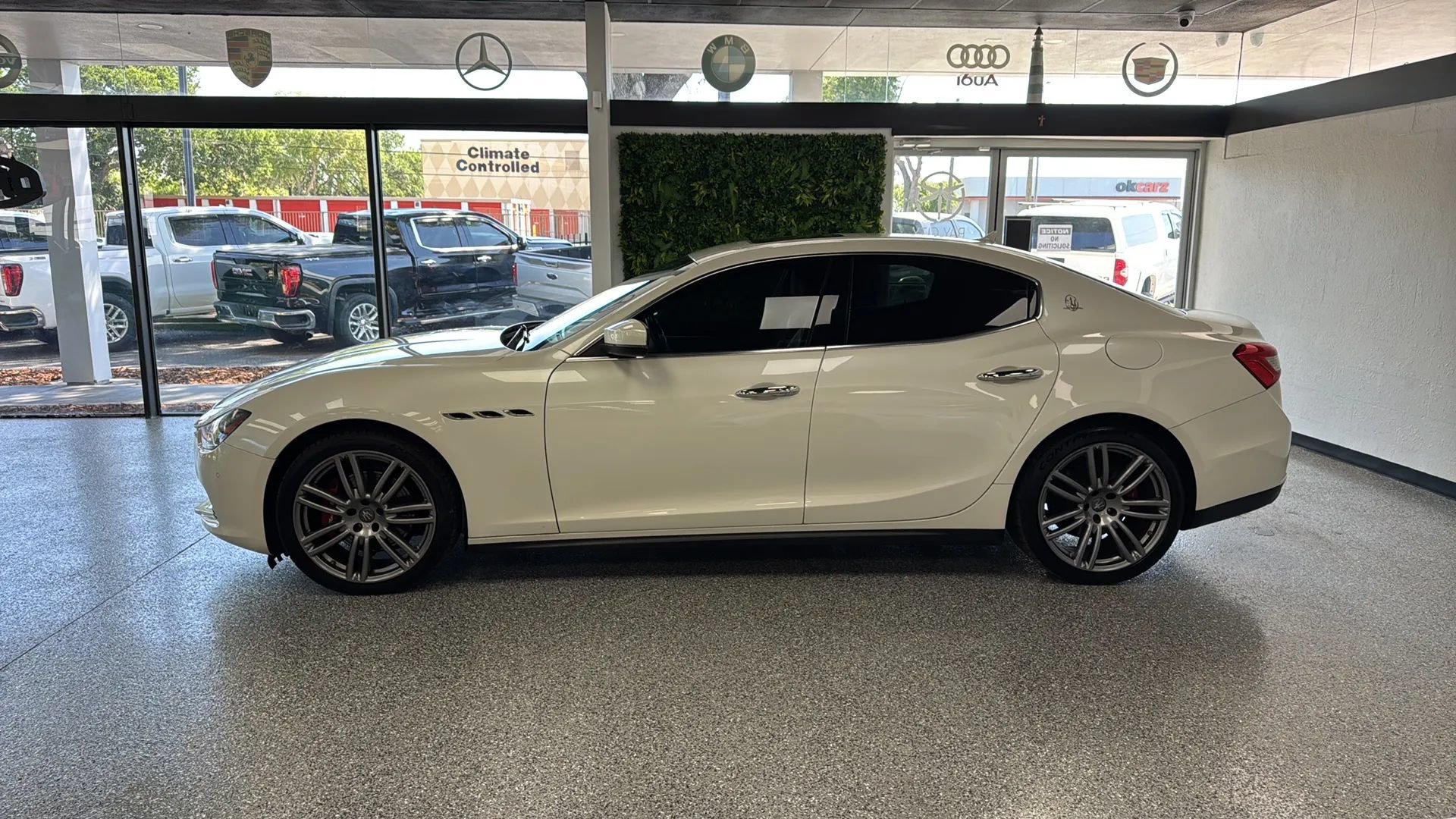 Used 2017 Maserati Ghibli w/ Luxury Package RWD image 4