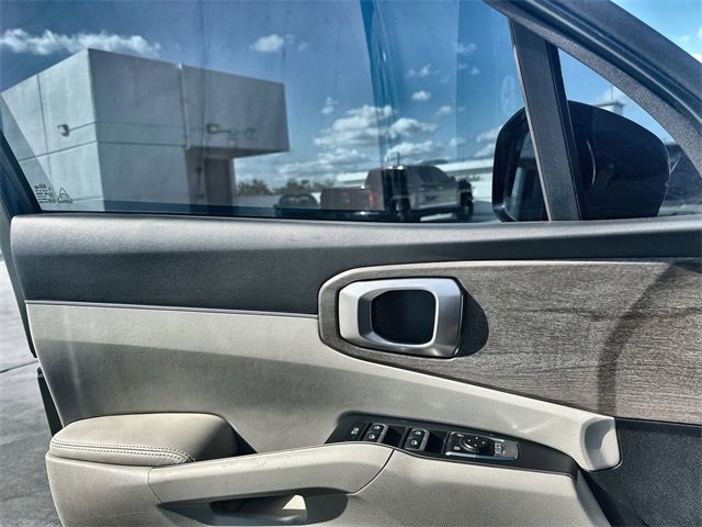 Used 2021 Kia Sorento EX w/ EX AWD X-Line Package image 15