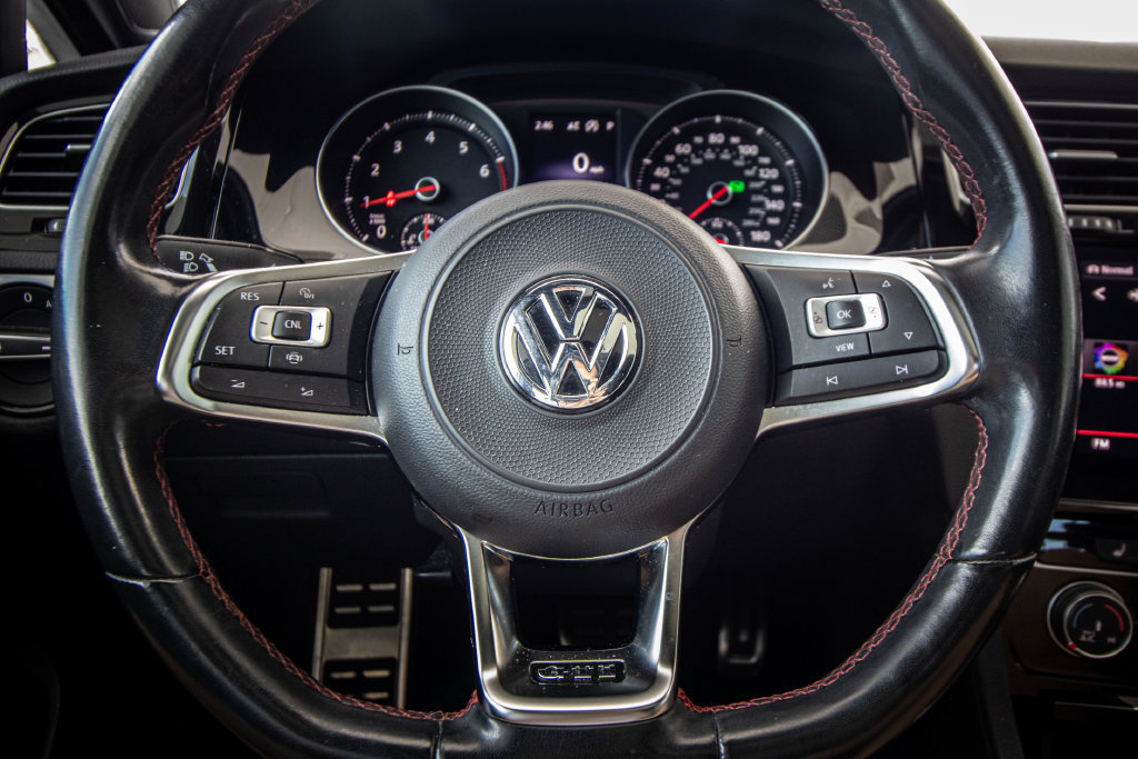Used 2019 Volkswagen GTI SE FWD image 36