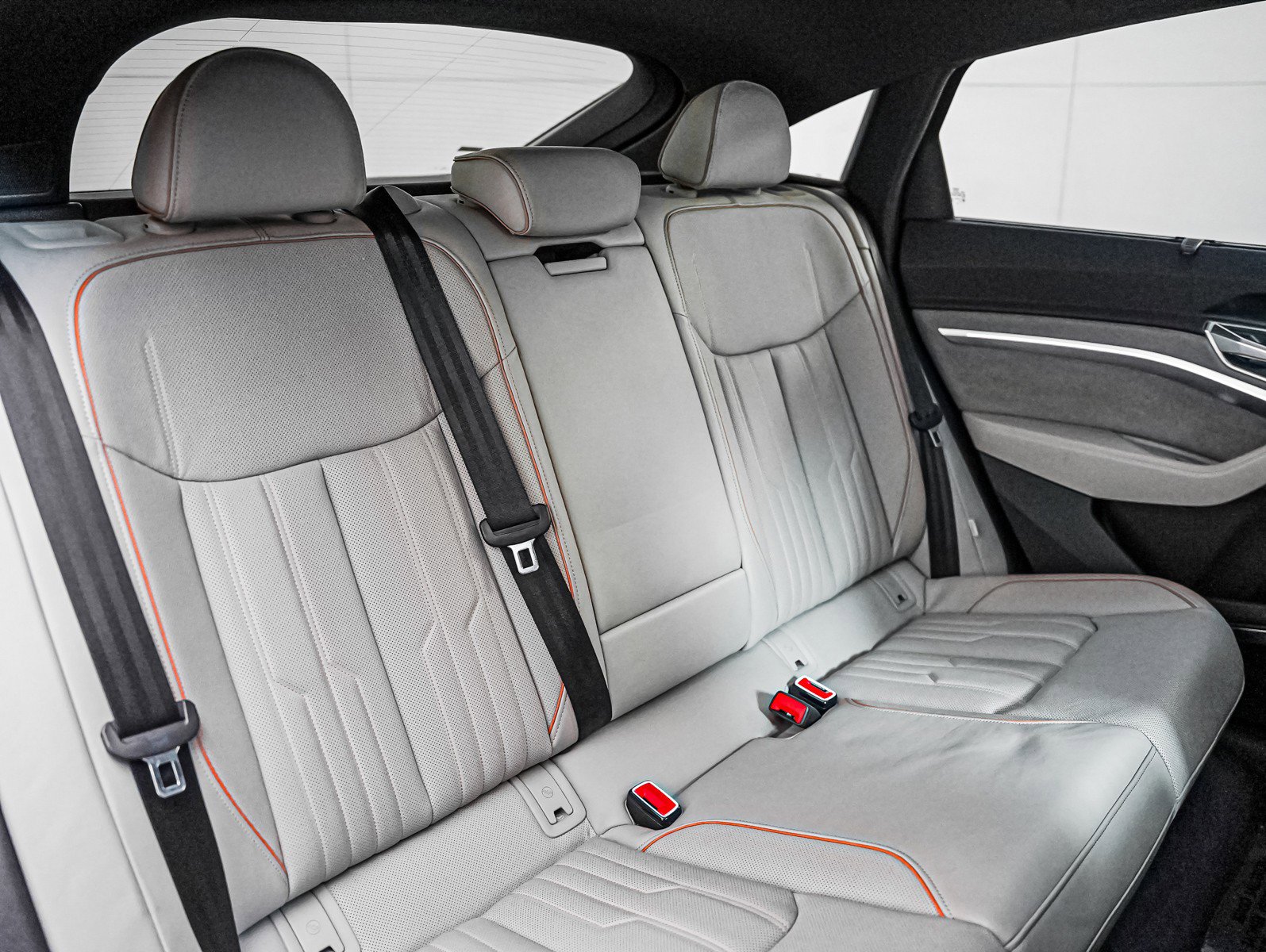 Used 2024 Audi Q8 e-tron Prestige w/ Prestige Package image 14