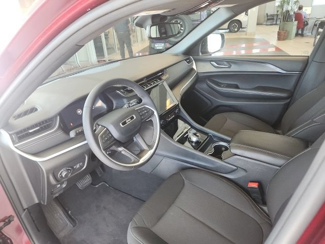 Certified 2024 Jeep Grand Cherokee Laredo X RWD image 30