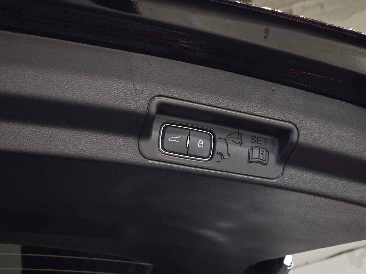 New 2026 Ford Explorer Platinum image 13