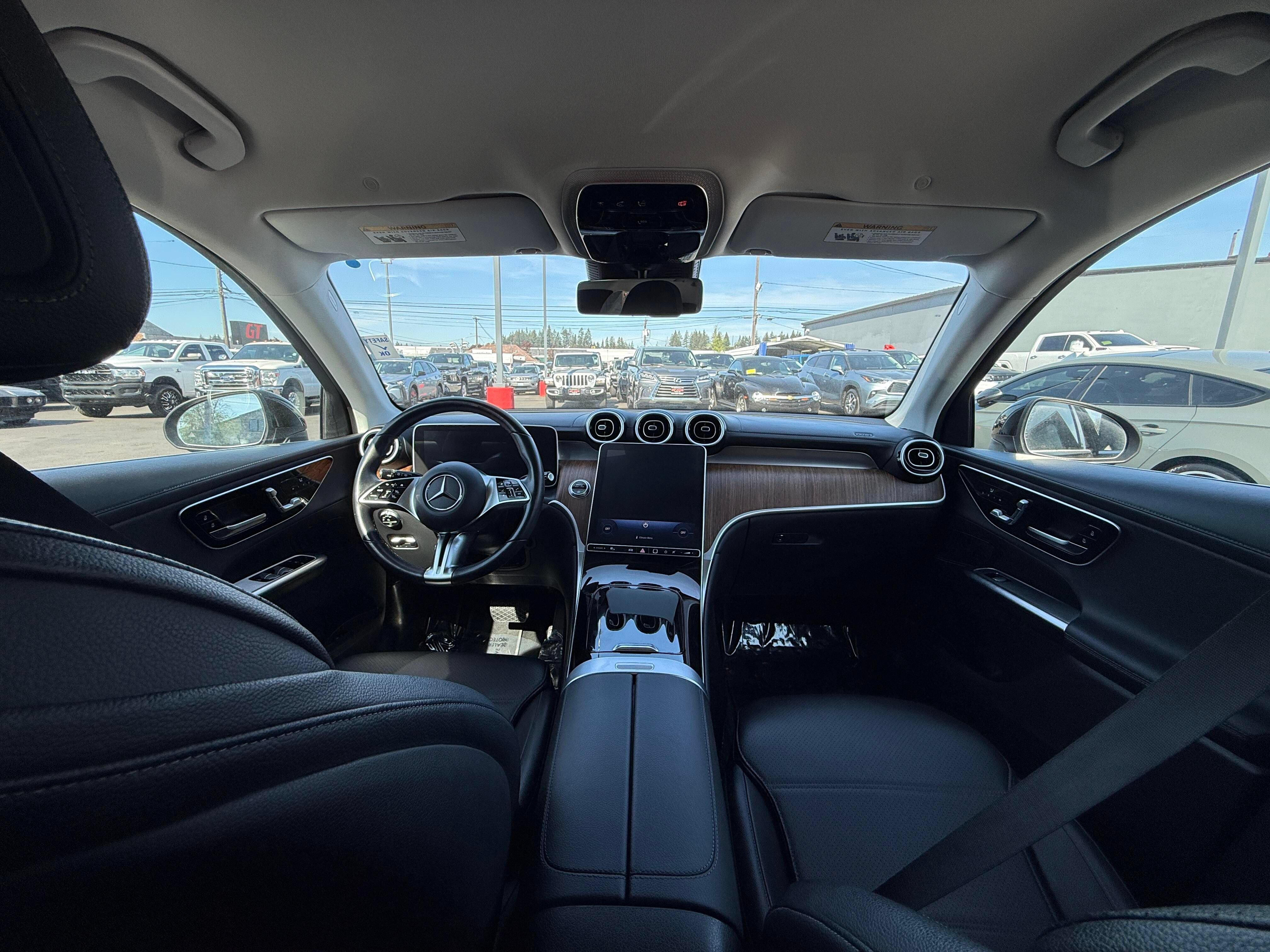 Used 2024 Mercedes-Benz GLC 300 4MATIC image 9