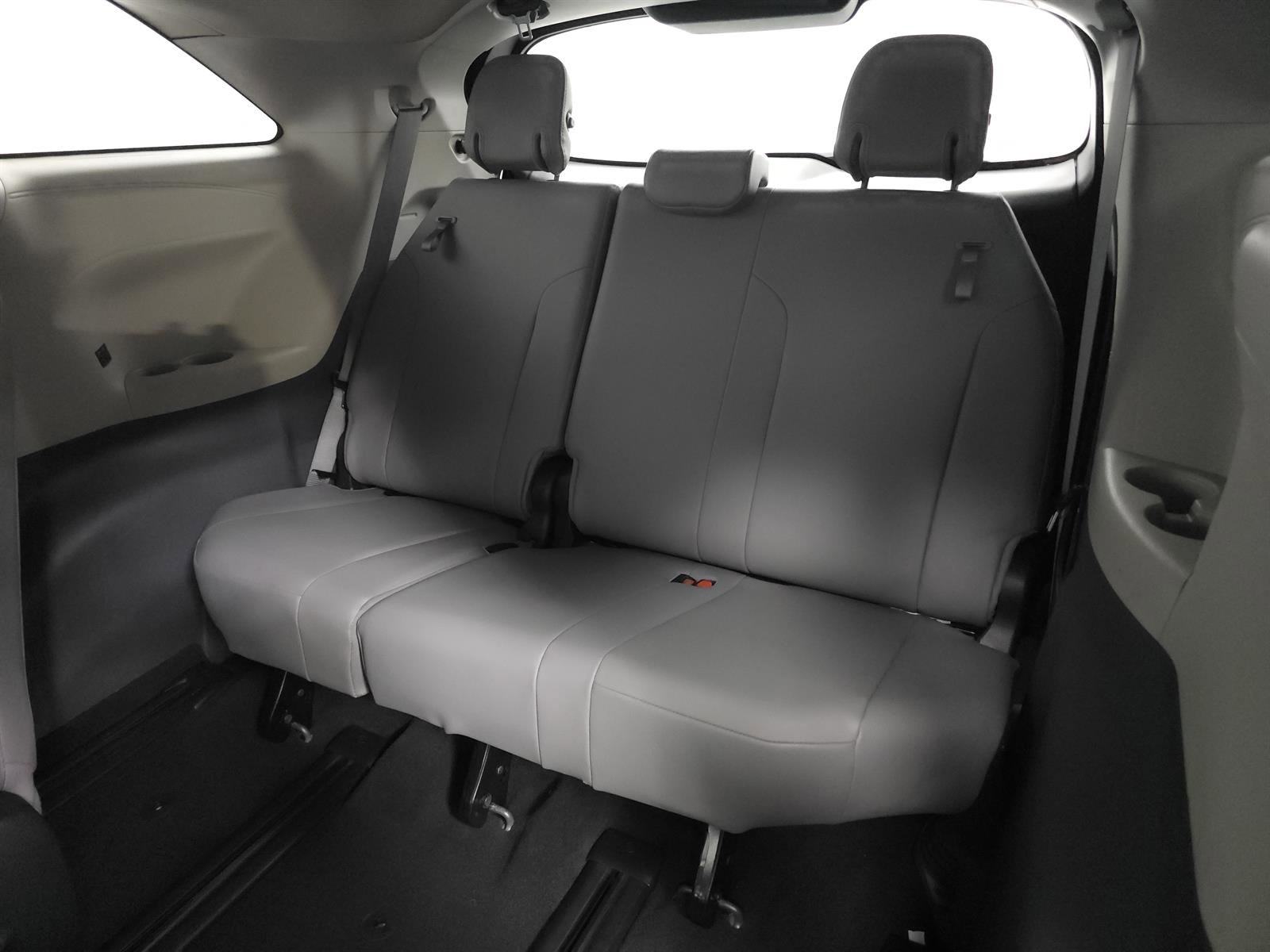 Used 2022 Toyota Sienna XLE AWD/4WD image 6
