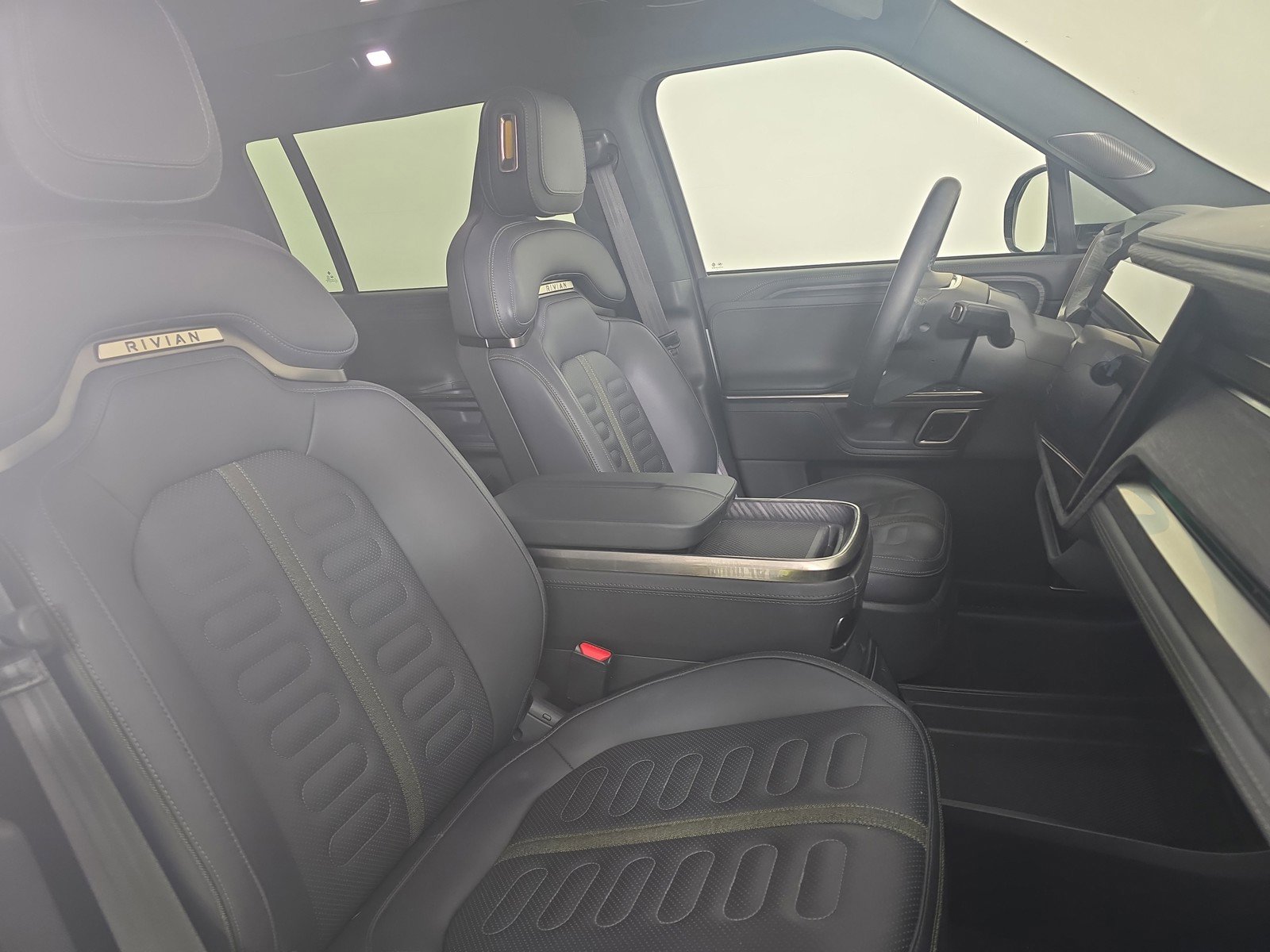 Used 2024 Rivian R1S Adventure image 24