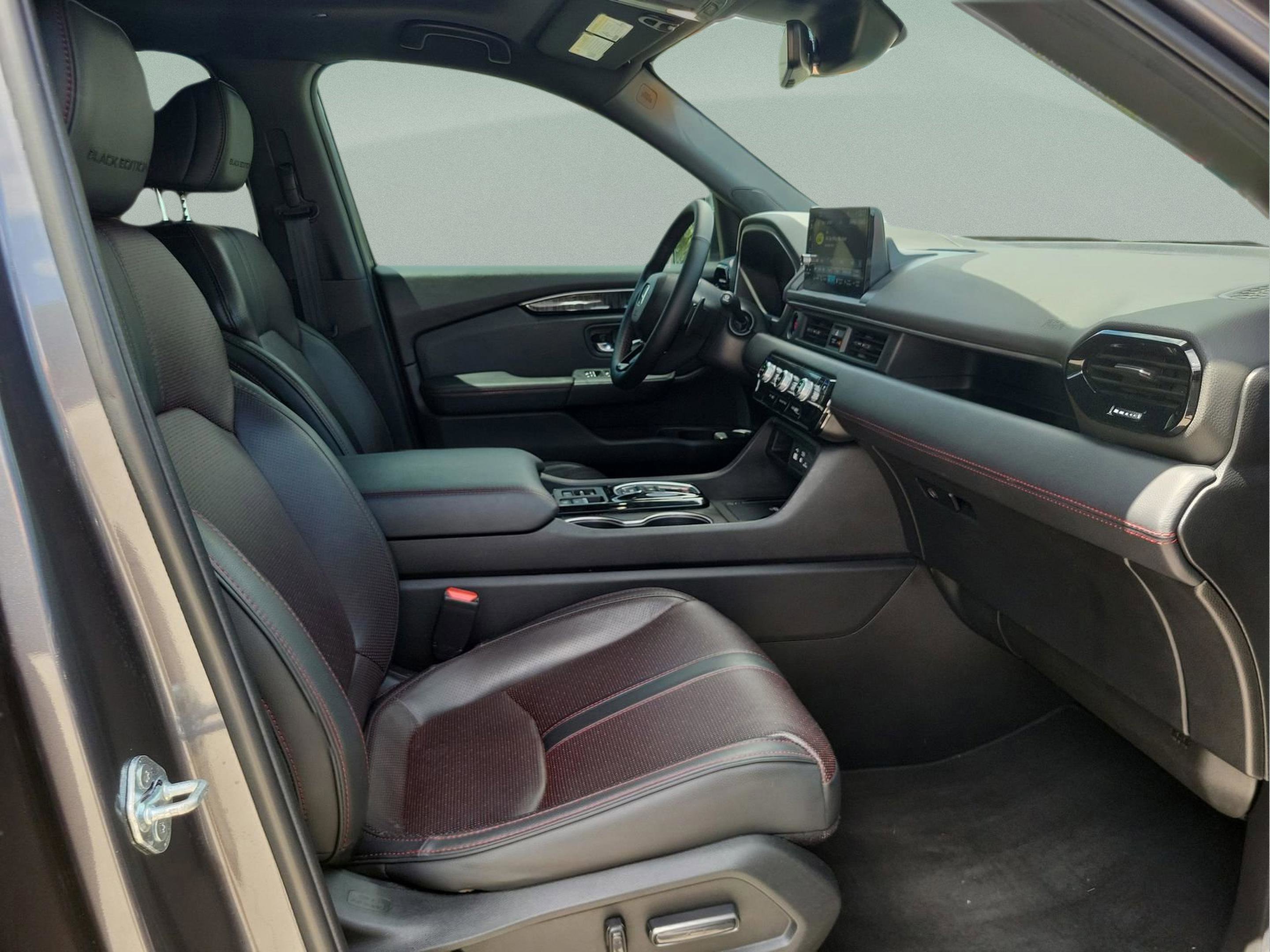 Certified 2025 Honda Pilot Black Edition image 19